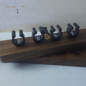 Walnut 4-Cue 2-piece Rack (Advanced)