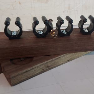 Walnut 4-Cue Rack Set (Basic)